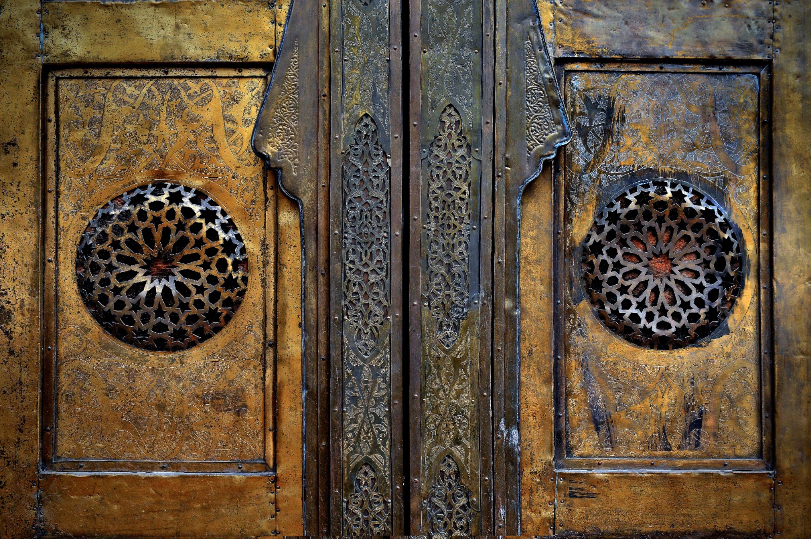 porte travaillée métal et bois